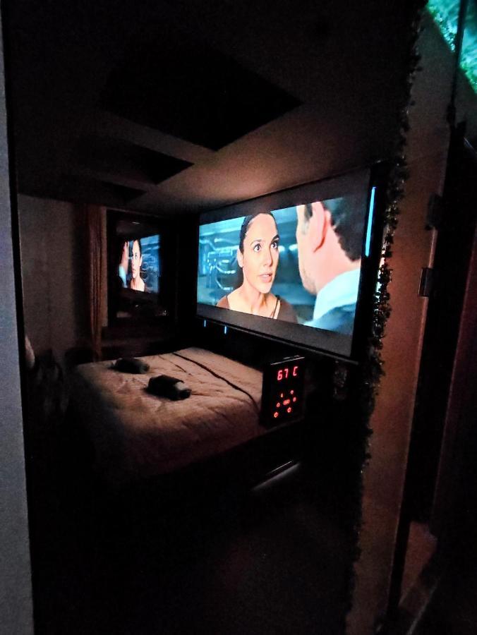 Smart Luxury Penthouse Suites - Private Sauna, Hot-Tub, Home Cinema At The Best Location In สโกเปีย ภายนอก รูปภาพ