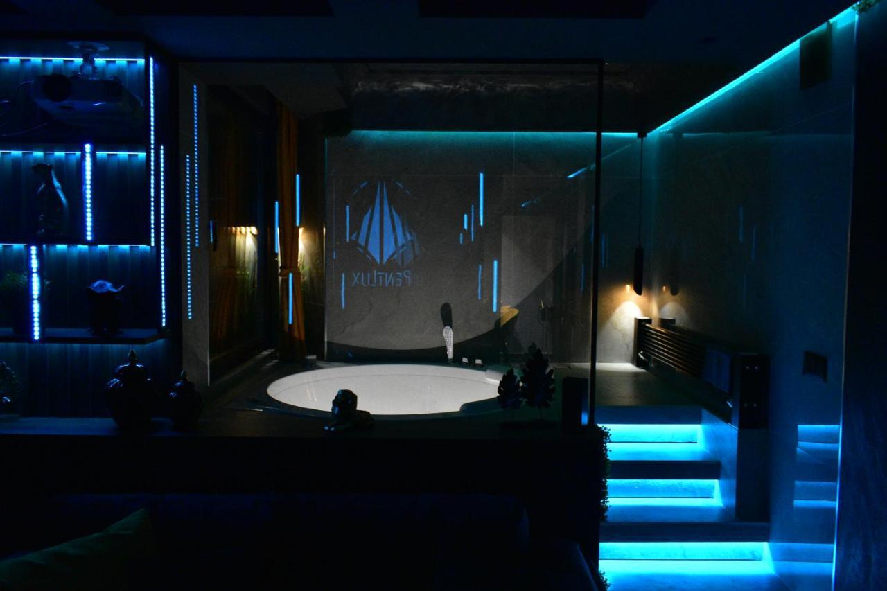 Smart Luxury Penthouse Suites - Private Sauna, Hot-Tub, Home Cinema At The Best Location In สโกเปีย ภายนอก รูปภาพ